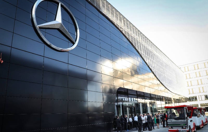 Mercedes și-a vândut toate reprezentanțele auto din Berlin: angajații ar putea primi 30.000 de euro dacă pleacă de bunăvoie