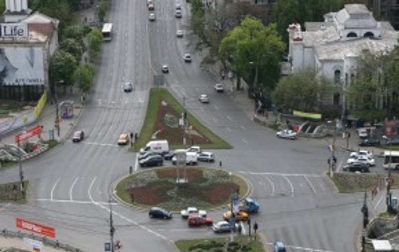 Primăria Capitalei anunță intersecțiile în care semafoarele vor avea culoarea verde intermitent