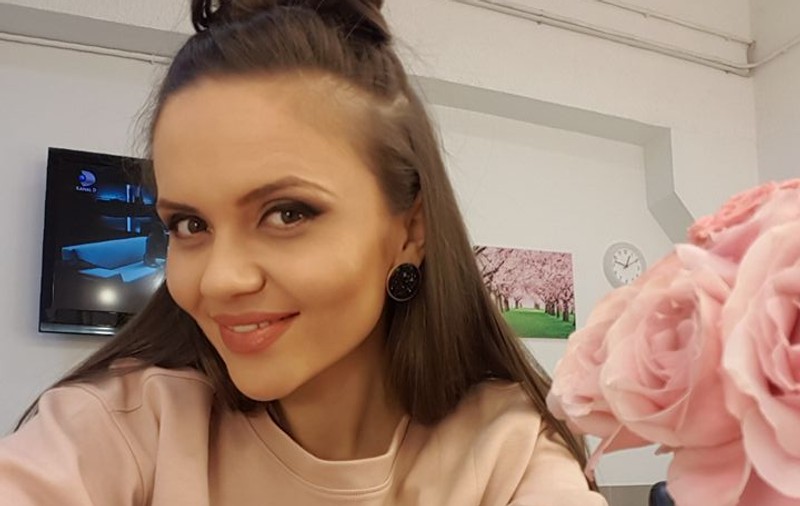 FOTO EXCLUSIV/ Cristina Șișcanu, cu sânii la vedere în fața tuturor. Apariție spectaculoasă a soției lui Mădălin Ionescu la un eveniment