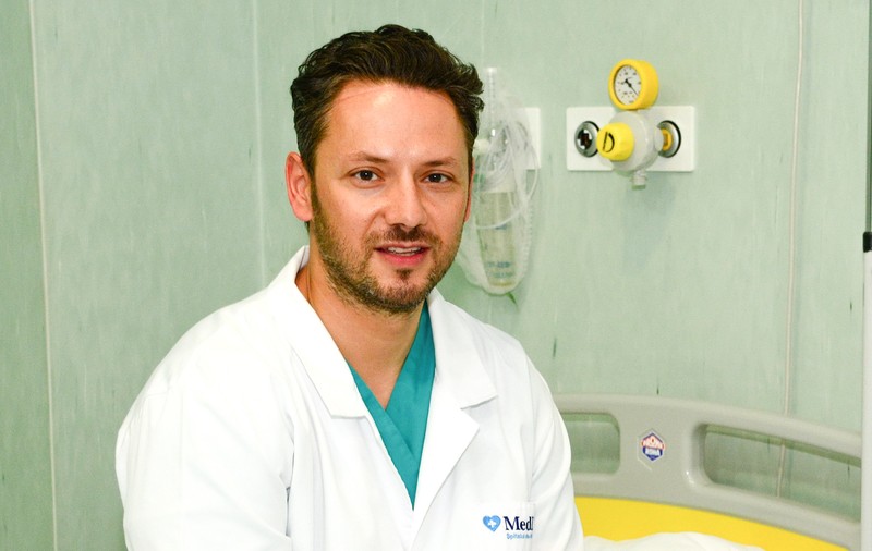 Neurochirurgul Ştefan Mindea, cel mai tânăr şef de secţie din istoria Stanford,  va fi hirotonit preot de către ÎPS Teodosie