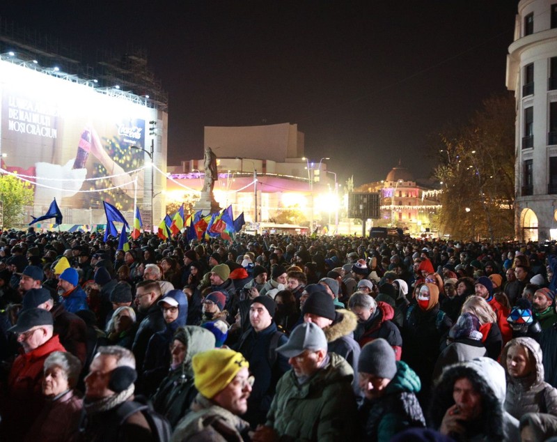 Miting pro-Europa în Piața Universității din București, cu 3 zile înaintea turului 2 al alegerilor prezidențiale