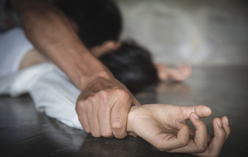 Tribunalul Brăila: Argumentele folosite de judecătoarea care a lăsat în libertate un recidivist acuzat de violarea unei fetițe de 13 ani nu există în Codul Penal