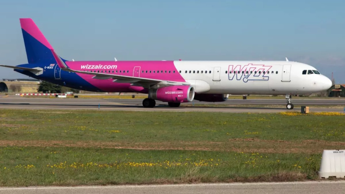 O aeronavă Wizz Air la sol