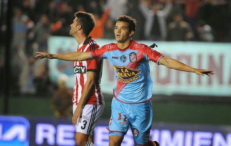 Dinamo îl transferă pe atacantul argentinian Zelaya. Vine din Cipru, a dat 15 goluri în acest sezon. E primul semn că va prelungi antrenorul Cosmin Contra?