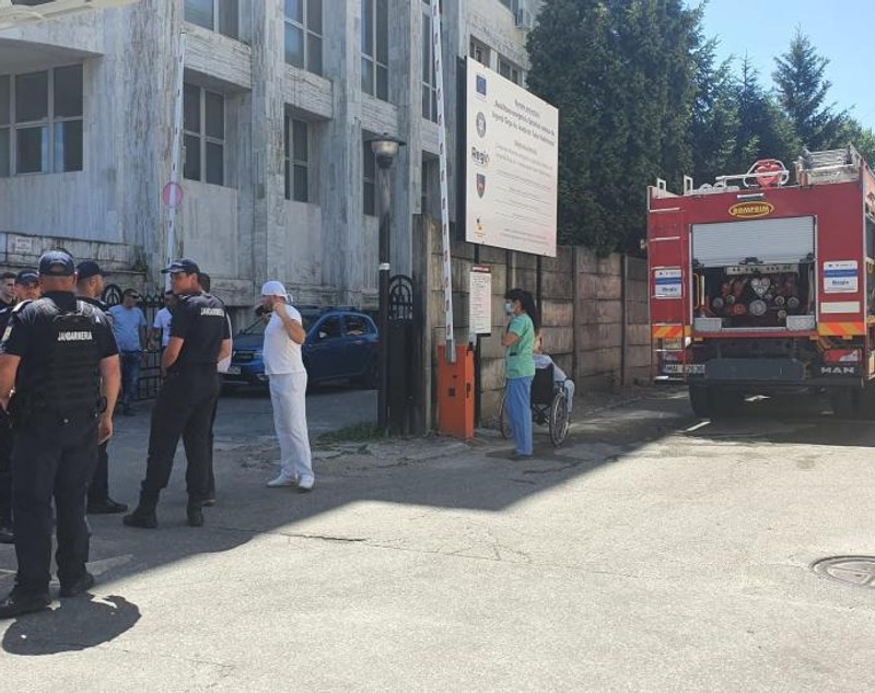 Alertă de incendiu la Spitalul Judeţean din Târgu Jiu. Mai multe persoane au fost evacuate
