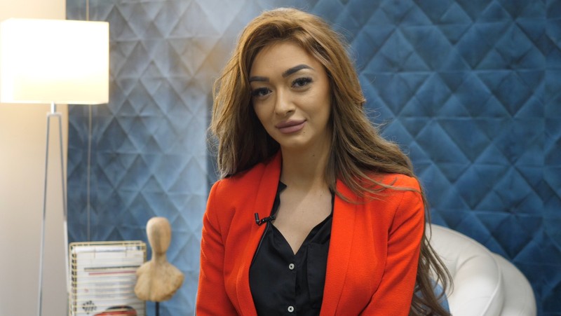 Raluca a renunțat la profesia de asistentă medicală pentru videochat
