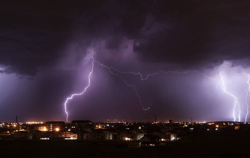 Cod portocaliu de ploi torențiale, descărcări electrice, vijelii și grindină. Localitățile afectate de fenomenele meteo extreme