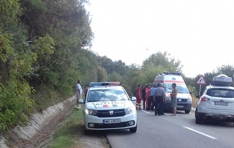 Un tânăr din Argeș s-a sinucis în fața mamei sale! S-au urcat într-o mașină de ocazie, iar el s-a aruncat din mers, în fața altui vehicul!