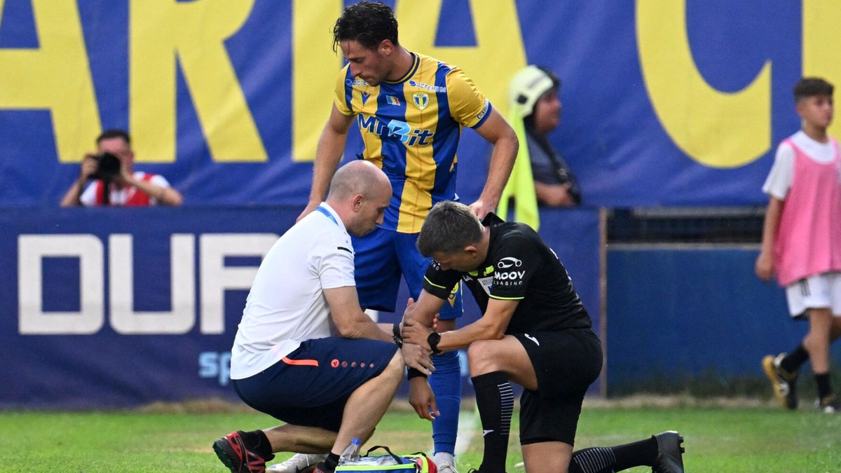 Asistentul George Duță a ajuns de la meci la spital. Foto: frf.ro