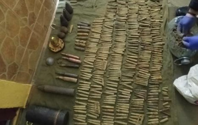 Un orădean a fost rănit după ce i-a explodat un proiectil pe care-l avea acasă. Acesta deținea un arsenal cu care ar fi putut arunca în aer centrul orașului!