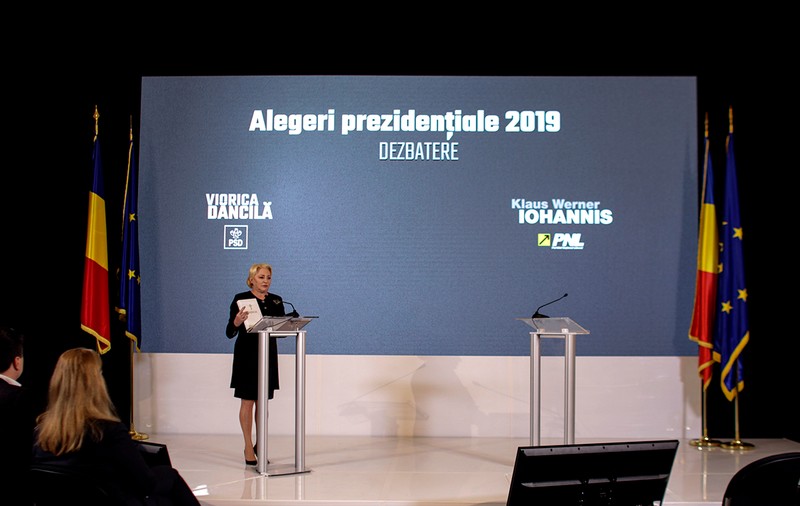 Viorica Dăncilă, la ultimul mesaj înaintea alegerilor prezidențiale. I-a adus trei daruri lui Klaus Iohannis