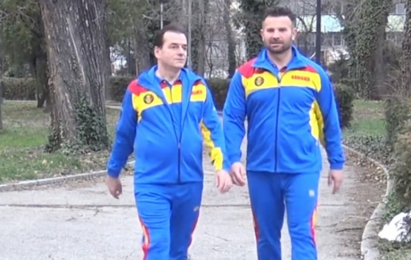 Ludovic Orban, la alergat alături de consilierul său pe sport, în curtea sediului PNL din Modrogan (VIDEO)