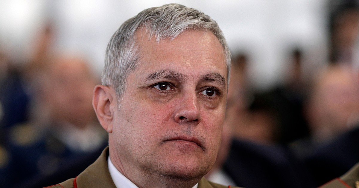 Un general in uniforma militara