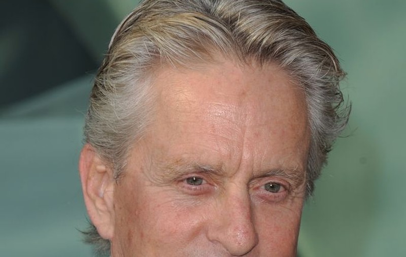 Medicii avertizează: Michael Douglas ar putea să-şi piardă vocea