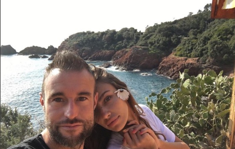 Sunt îndrăgostiți lulea! Mădălina Ghenea și Philipp Plein și-au făcut tatuaje identice pe inelar!