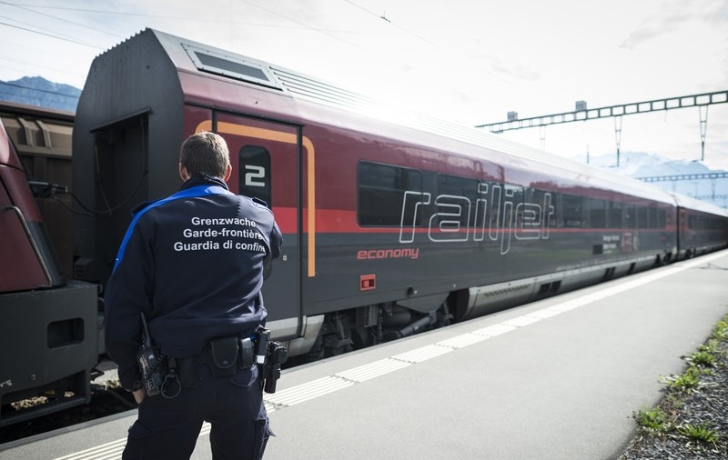 800 de oameni au fost blocați patru ore într-un tren care s-a defectat, în Austria. Trei persoane au ajuns la spital