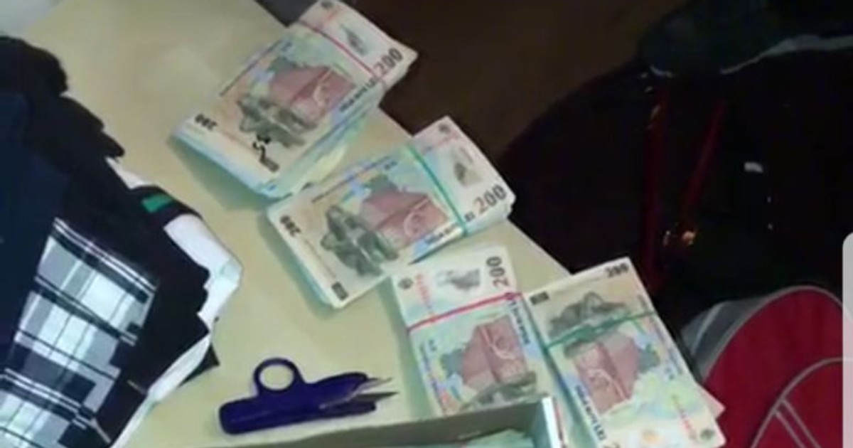 Polițiștii din Ilfov și procurorii DIICOT au prins o rețea care lăsa, la propriu, oamenii în fundul gol. Zeci de percheziții au avut loc, joi dimineață, la notari, executori judecătorești și avocați bănuiți că împrumutau bani celor care aveau nevoie, după carem dacă aceștia nu plăteau, le luau, în baza unor așa-zise contracte tot ce agonisiseră în viață.