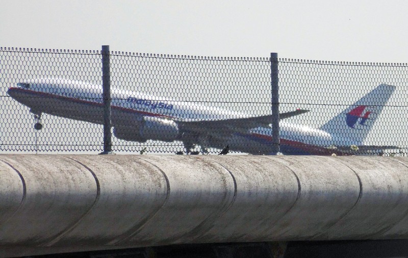 DE CE A ALES PILOTUL CURSEI MH17, cu 298 de oameni LA BORD, să zboare deasupra UCRAINEI, când toate COMPANIILE OCOLESC RUTA? MOTIVUL ESTE INCREDIBIL