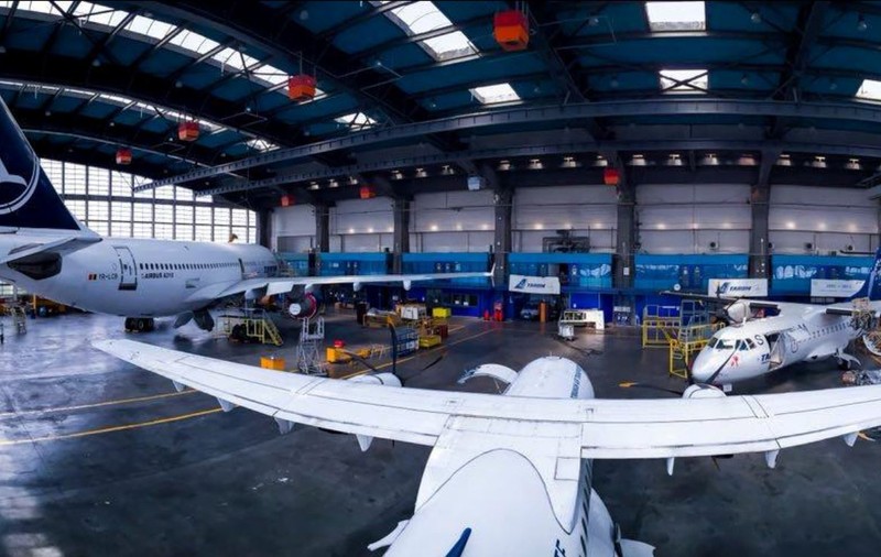 Mecanici și un lider de sindicat de la TAROM, suspectați că au furat piese de schimb. Percheziții DIICOT în această dimineață