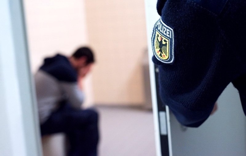 Un proxenet român condamnat în octombrie 2023 a fugit din țară și a fost prins în Germania, unde le-a spus polițiștilor că venise în vacanță