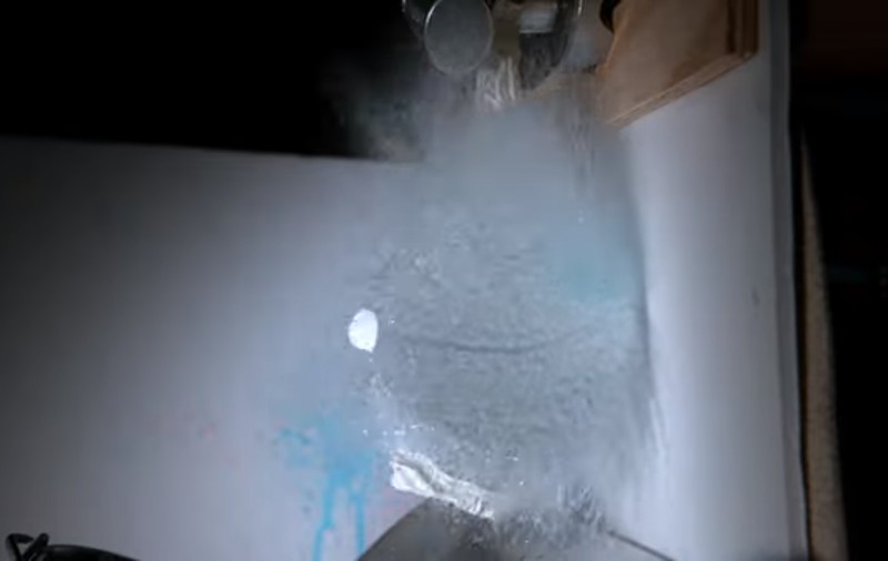 VIDEO | Imagini spectaculoase! Cum funcţionează o săgeată tranchilizantă! Experiment filmat cu încetinitorul