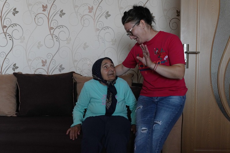 Mihaela Gherguț și mama sa, în București, 7 iunie 2022.
