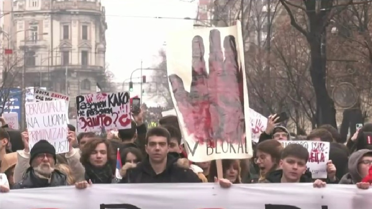 Protest antiguvernamental la Belgrad Captură YouTube