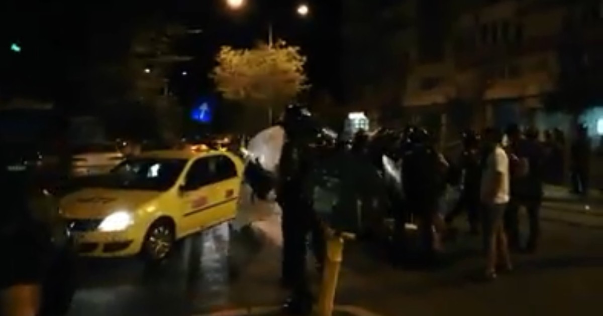 Un taximetrist ar fi fost bătut de jandarmi, după mitingul diasporei. Scena a fost filmată
