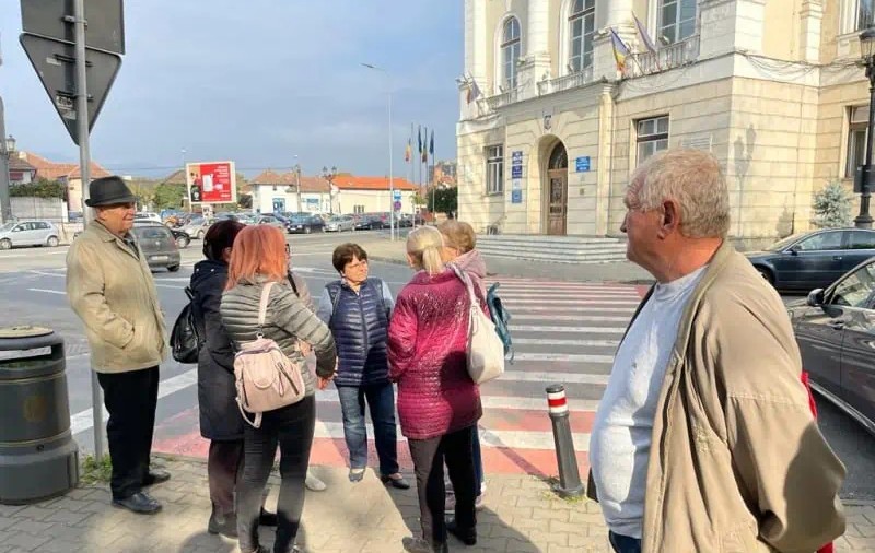 VIDEO: Protest al pensionarilor din Alba: „Iarna asta va fi dezastru. Cine este bărbat poate scapă, ăștia mai săraci…”