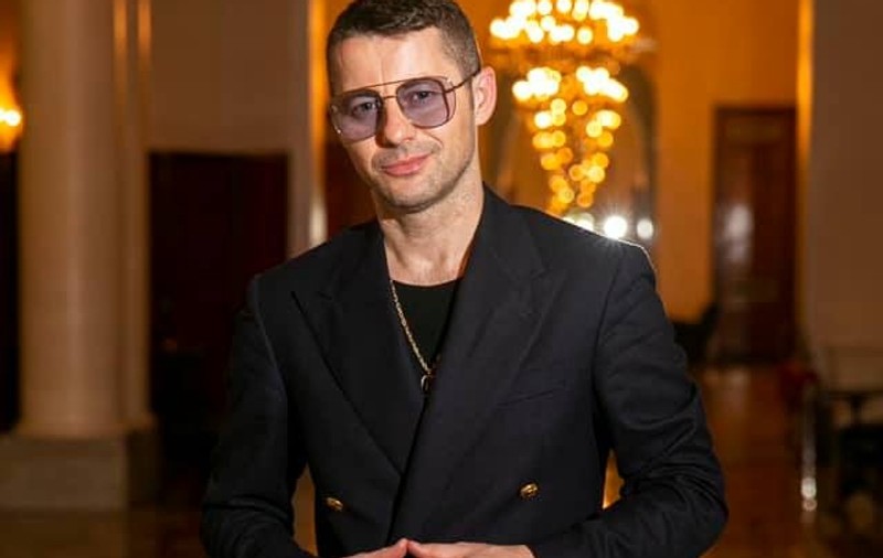După 20 de ani, Adi Sînă e Akcent. "Nu-i exclus ca la 30 de ani, Akcent să fie unul din copiii mei"