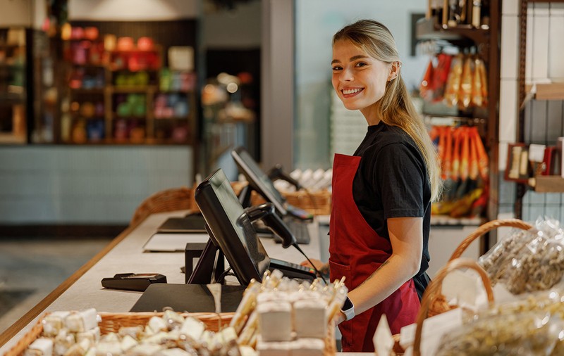 Ce salarii primesc angajații din retail. Câștigul net lunar al unui casier sau al unui lucrător comercial