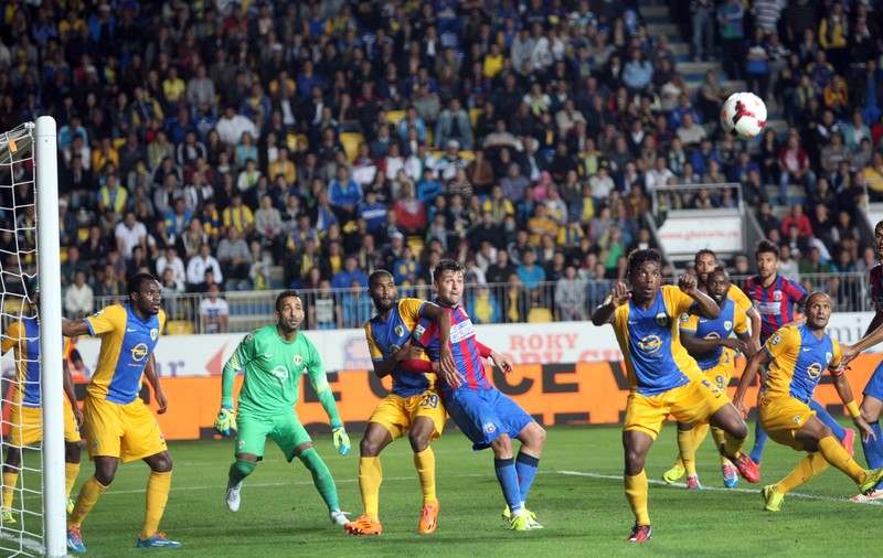 Dinamo și Pandurii se bat pentru obținerea semnăturii unui titular al Petrolului!