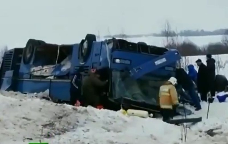VIDEO | Cel puțin 7 morți și 32 de răniți, după ce un autocar plin cu copii s-a răsturnat în Rusia
