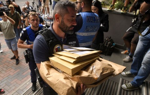 Ce au găsit procurorii DIICOT în casa lui Călin Georgescu, în timpul perchezițiilor. Și din mașina fostului candidat la prezidențiale a fost ridicat un obiect inedit