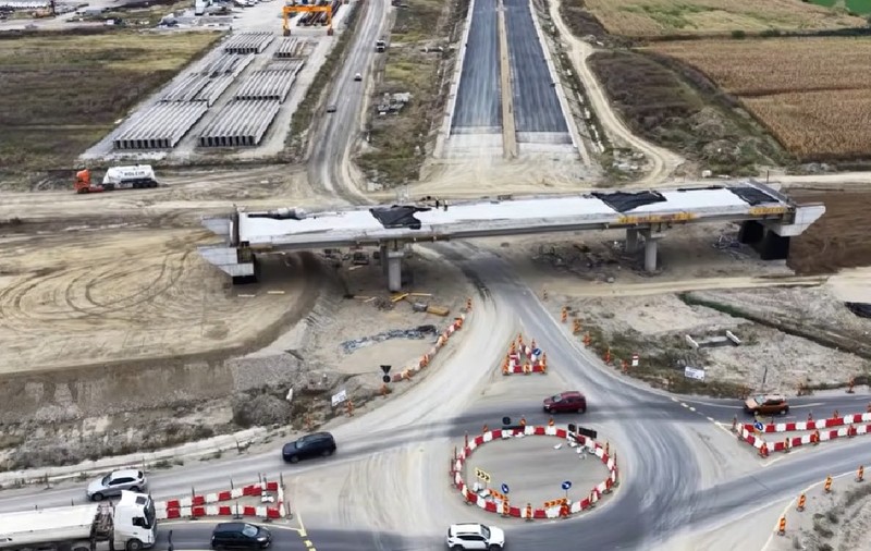 Lucrări pe autostrada dintre Târgu Mureș și Miercurea Nirajului, din A8