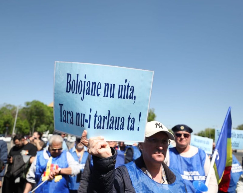 Sindicaliștii, pensionarii și studenții îi cer socoteală Guvernului pentru măsurile luate, în Piața Victoriei. Sunt așteptați 10.000 de oameni