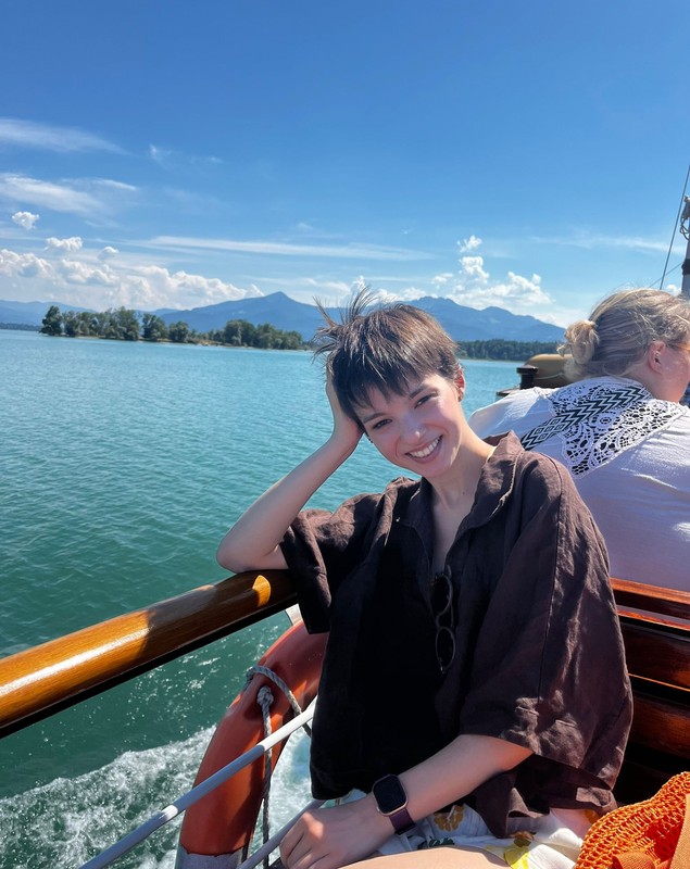 Karina Jianu, actrița din serialul „Ana, Mi-ai fost scrisă în ADN”, vacanță de vis alături de colegii de platou. Unde s-au relaxat