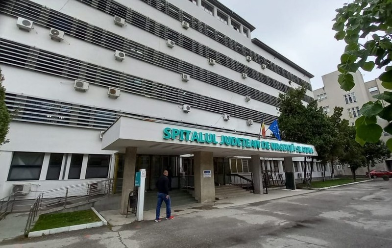 Un doctor de la Spitalul Județean Slatina a fost prins când lua mită pentru o operație, în a doua zi de Crăciun, și e în arest la domiciliu