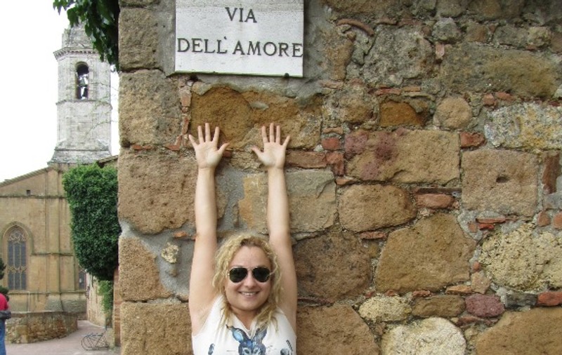 Vedeta Prima TV Andreea Gramoşteanu, vacanţă în Toscana
