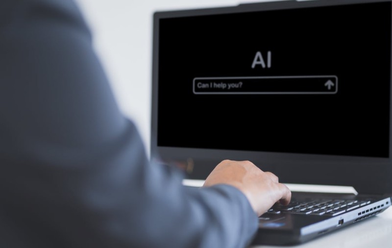 Un jurnalist european de top, suspendat după citate generate de AI: „Am căzut în capcana halucinațiilor”