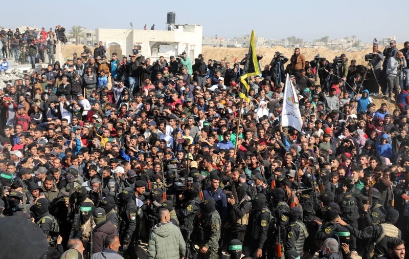 Scene haotice în Gaza în momentul transferului unor ostatici de la Hamas la Israel