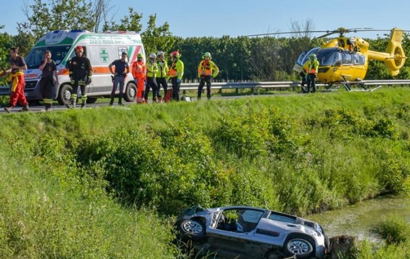 Doi români au devenit eroi în Italia. E uimitor cum i-au ținut în viață pe doi bătrâni răniți într-un accident