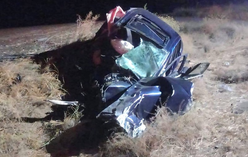 Doi băieți de 16 și 17 ani au murit într-un accident grav în Teleorman: mașina în care se aflau a fost deformată