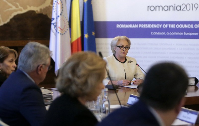 OFICIAL: Bugetarii vor avea două minivacanțe de câte cinci zile, de Crăciun și Revelion! Dăncilă: "Pensiile se plătesc înainte de Sărbători"