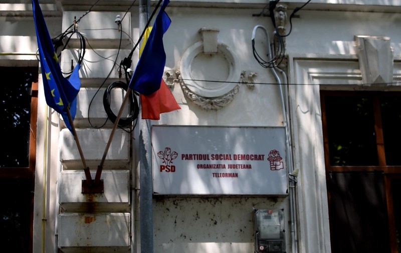 CAMERA ASCUNSĂ/Pregătiri în ”fieful” lui Liviu Dragnea pentru mitingul împotriva abuzurilor. Primar: ”În strofele imnului ne regăsim şi ăia care suntem ascultaţi, şi ăia care ascultă”
