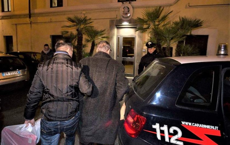 Un patron italian a înjunghiat în gât un angajat român! Colegii l-au salvat din mâinile agresorului