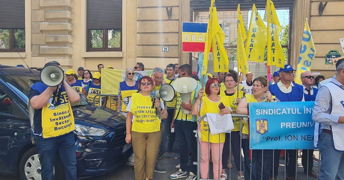 Sindicaliștii din Educație protestează în fața Ministerului Educației
