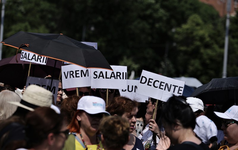 Profesorii români în țări care investesc cel mai mult în educație din Europa. „Acum 20 de ani am plecat din țară în primul rând din cauza salariului”