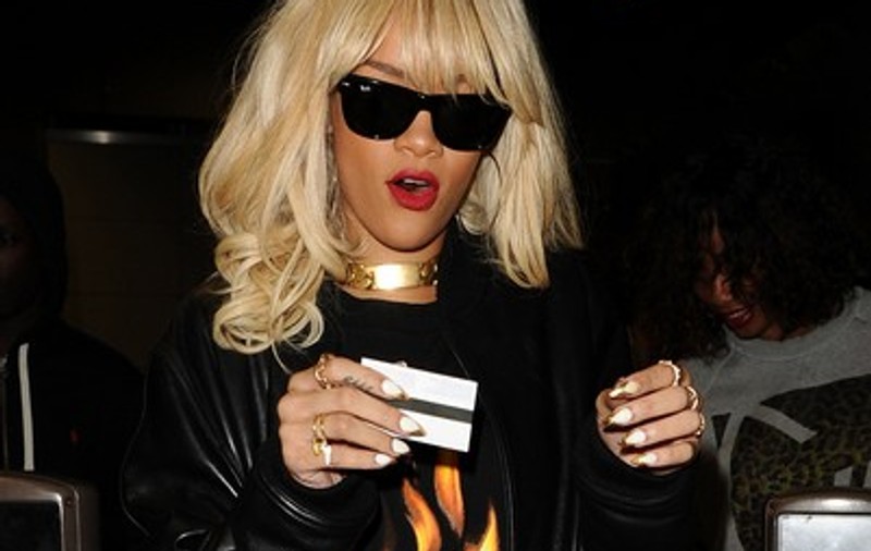 A înnebunit de tot Rihanna? A mers cu metroul, din nou. Și nu a avut pantaloni pe ea | FOTO