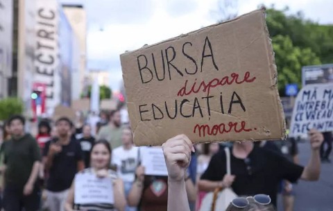 Ministrul Educației anunță că a găsit 60 de milioane de euro pentru toate bursele studenților pe anul 2026
